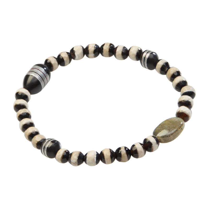 Bracelet made of agate beads