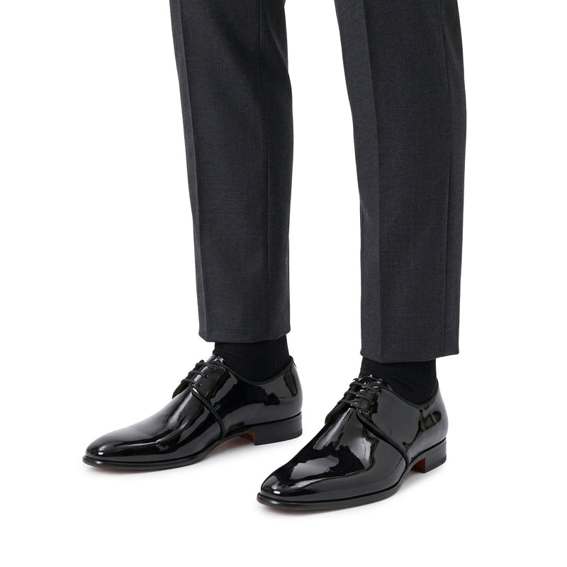 Schnürschuhe aus Lackleder