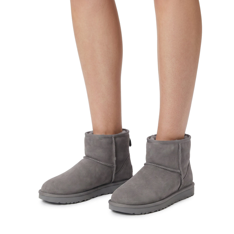 Boots Classic Mini 11 / Grau