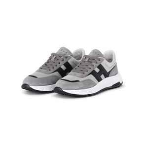 Sneaker aus Materialmix 11 / Grau