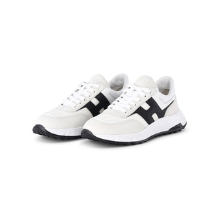 Sneaker aus Materialmix 11 / Hellgrau