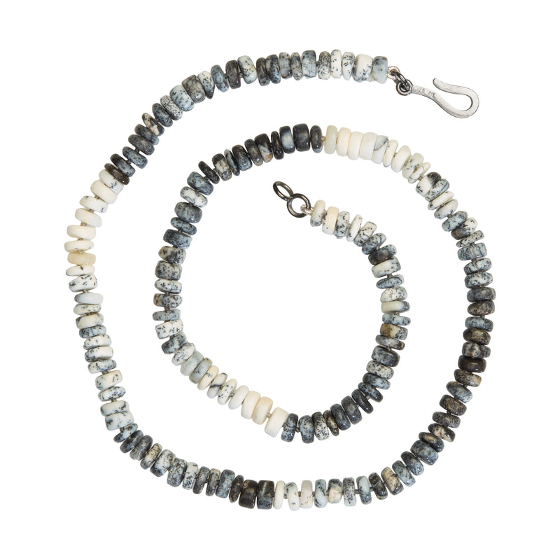 Necklace made of dendritic agate