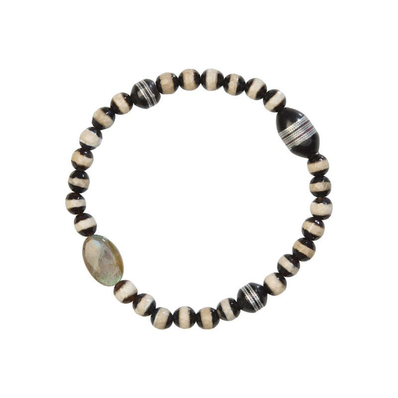 Bracelet made of agate beads