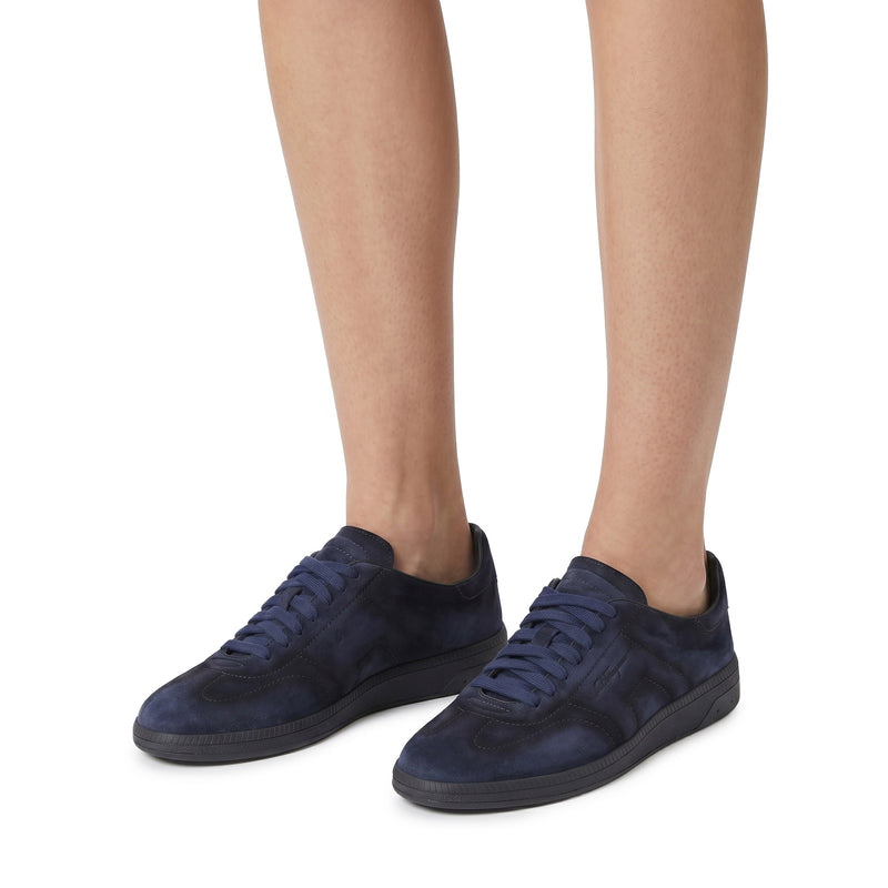 Sneaker aus Veloursleder