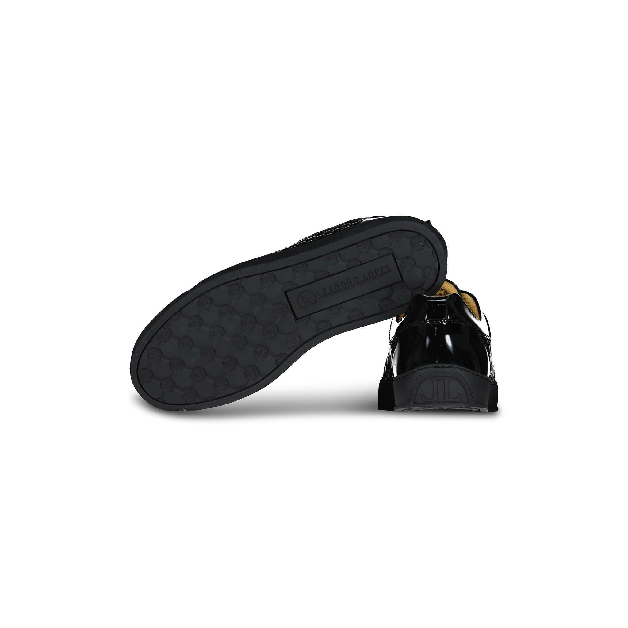 Sneaker aus Lackleder